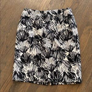 Ann Taylor factory Black and white floral Pencil Skirt